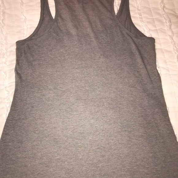 Gorgeous GAP Tank! 💋💋 - Picture 3 of 5